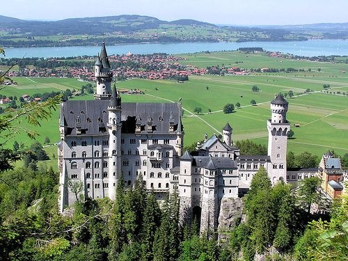 http://www.vivalditravel.hu/user_images/1/neuschwanstein-castle.jpg