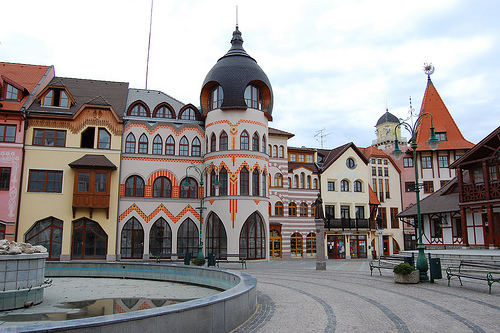 http://www.vivalditravel.hu/user_images/51/komarno_eu_udvar3.jpg